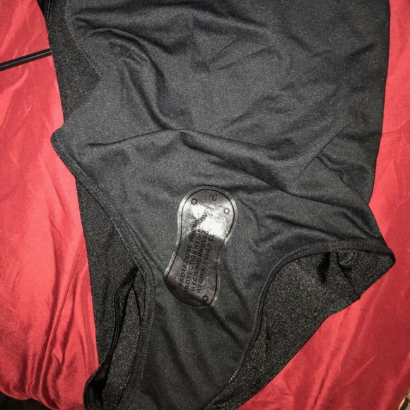 One piece swim wear - Picture 4 of 5